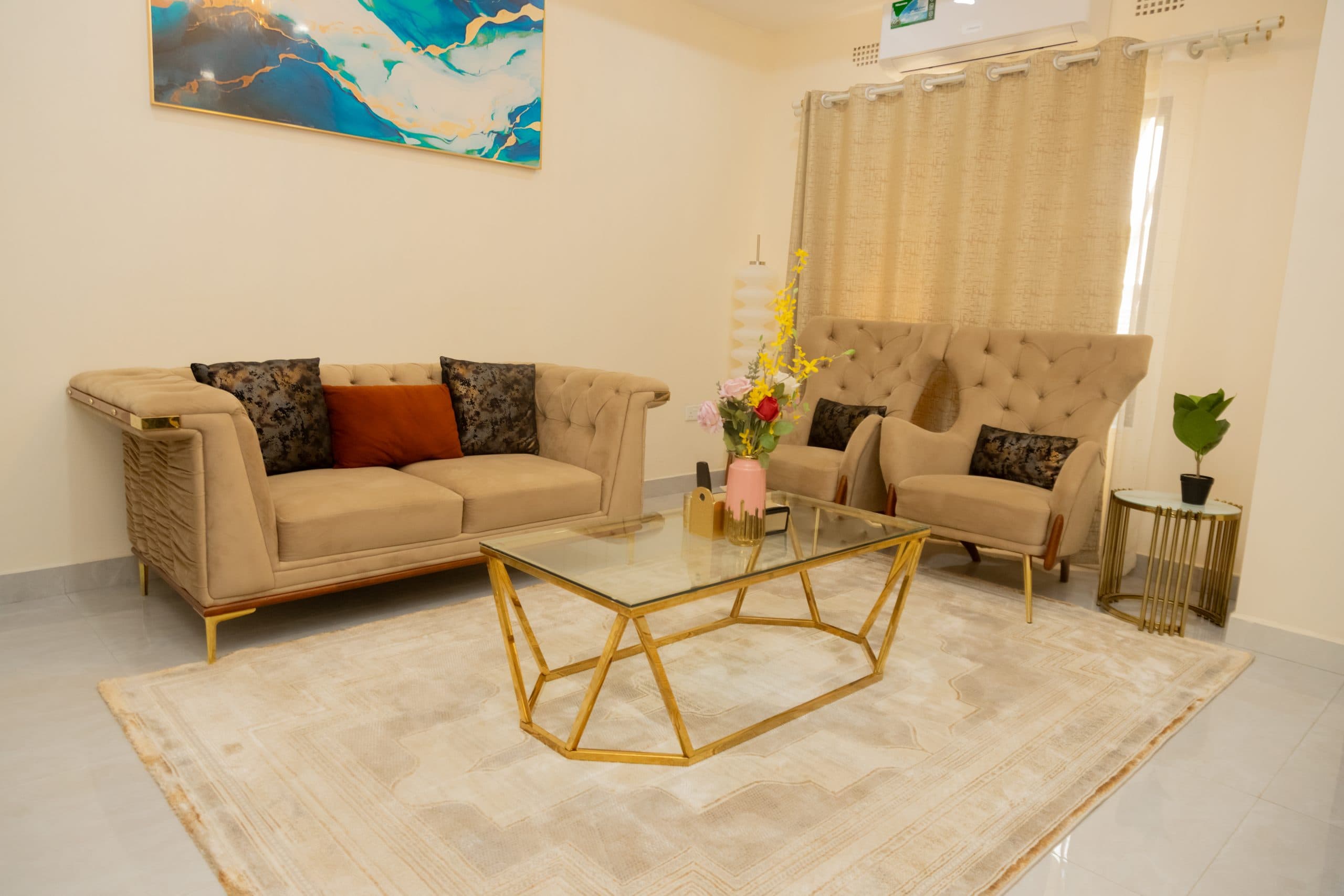 Mandela, Living room, from the entrance